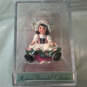 Hallmark Merry Miniatures Madame Alexander Little Miss Muffet Vintage 2001